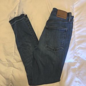 ARITZIA Skinny Jeans